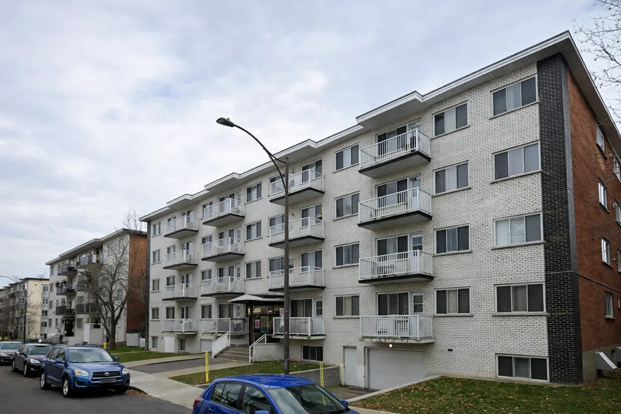 2855 Rue Louis-Paré